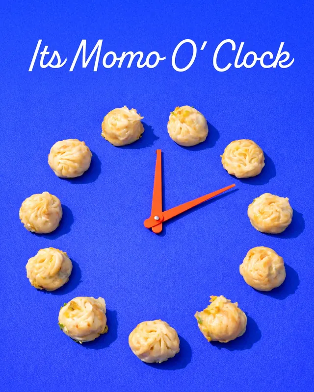 popcorn momos arranged like a clock — it's momo o'clock